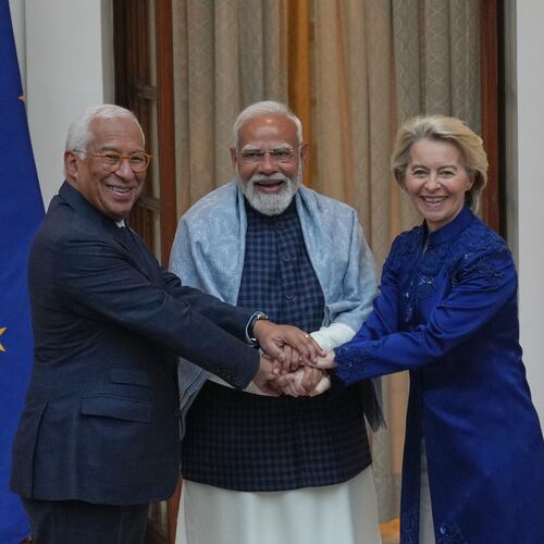 Indian Prime Minister Narendra Modi, center, welcomes European Council President Antonio Costa, left and European Commission President Ursula von der Leyen before their meeting in New Delhi, India, Tuesday, Jan. 27,2026. (AP Photo/Manish Swarup)