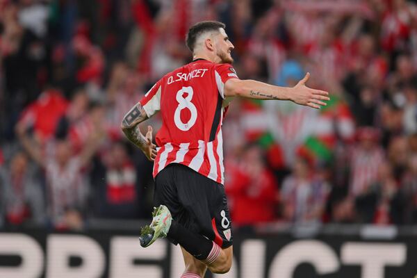 Athletic Bilbao's Oihan Sancet celebrates after scoring the opening goal with a penalty kick during the Europa League quarter final second leg soccer match between Athletic Bilbao and Glasgow Rangers in Bilbao, Spain, Thursday, April 17, 2025. (AP Photo/Miguel Oses)