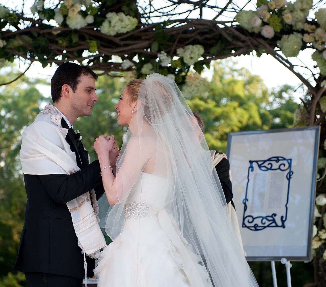 Chelsea Clinton weds Marc Mezvinsky