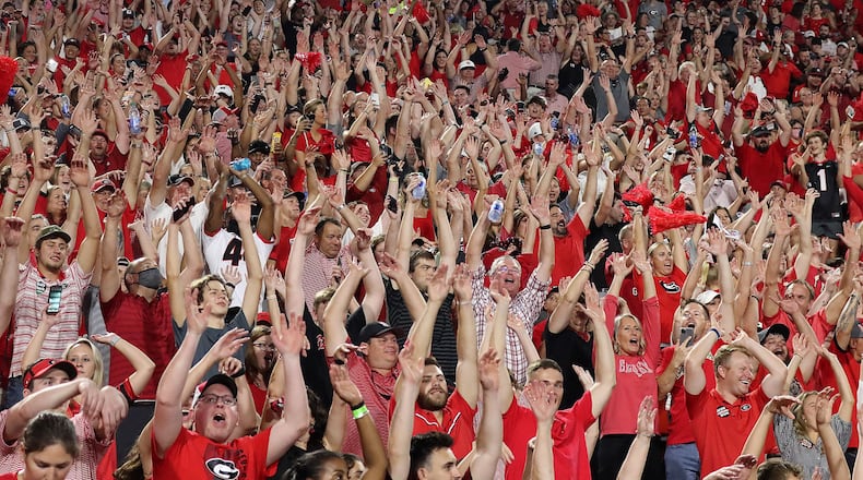 091821 Athens: Georgia fans get the wave going during a 40-13 victory over South Carolina in a NCAA college football game on Saturday, Sept 18, 2021, in Athens.    ���Curtis Compton / Curtis.Compton@ajc.com���