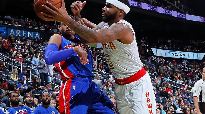 Malcolm Delaney of theHawks saves a loose ball against Ray McCallum of thePistons at Philips Arena on October 13, 2016 in Atlanta, Georgia.   (Photo by Kevin C. Cox/Getty Images)