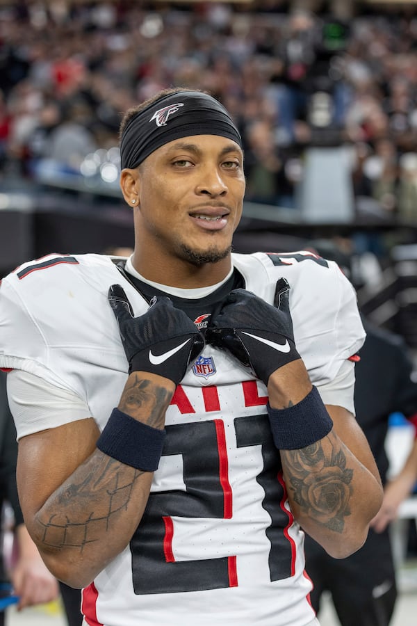 The Falcons re-signed cornerback Mike Hughes to a three-year, $18 million contract.(Jeff Lewis/AP)