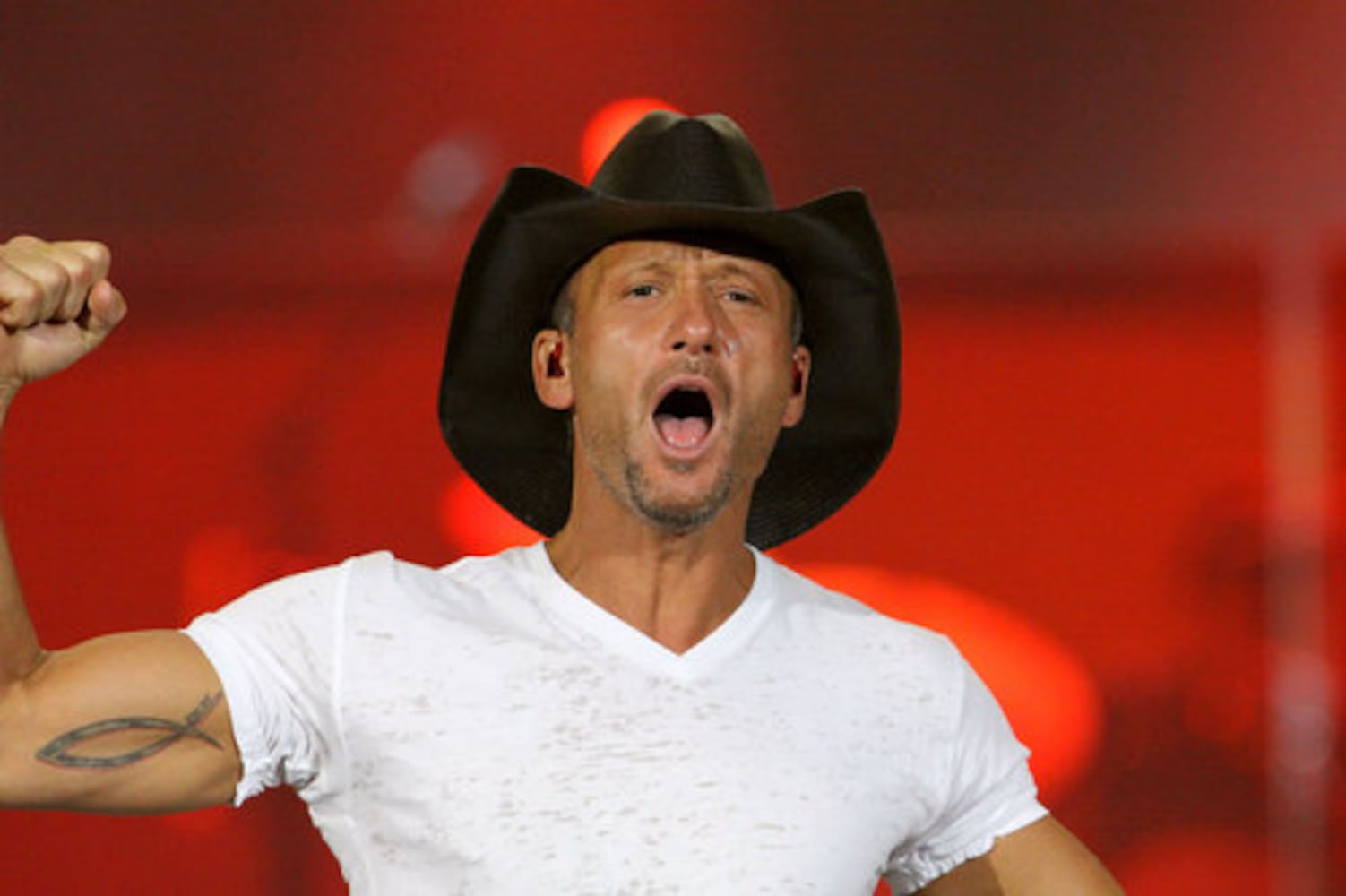 McGraw, Chesney party at the Dome