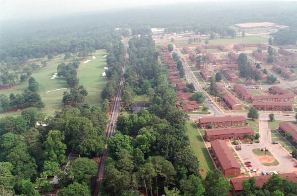 East Lake Meadows housing project on the right with Second Avenue in middle and the East Lake Country Club home course of the late Bobby Jones on left in 1995. Cousins organized local churches to send members to help former housing project residents. (AJC file)