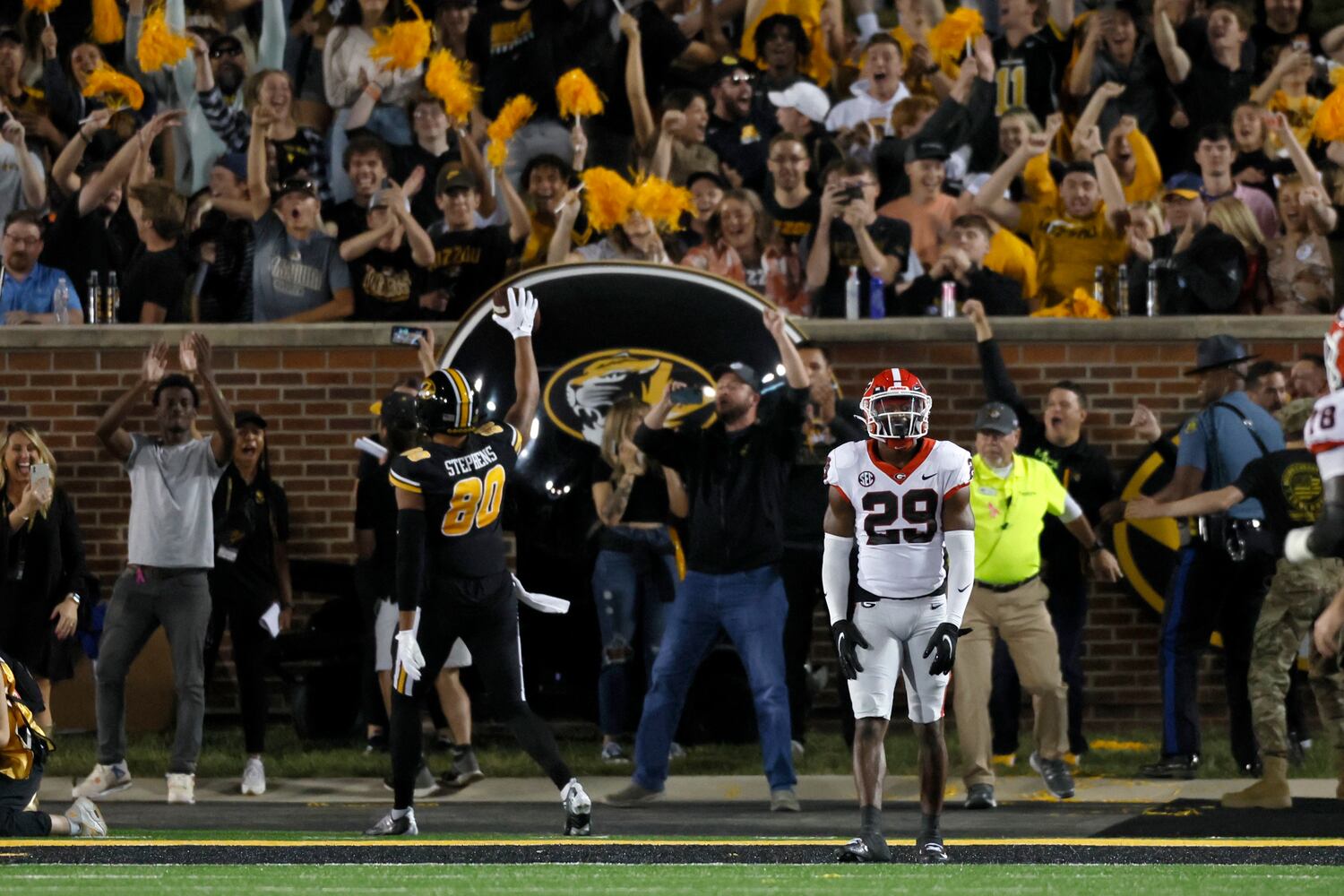 100222 BULLDOGS PHOTO