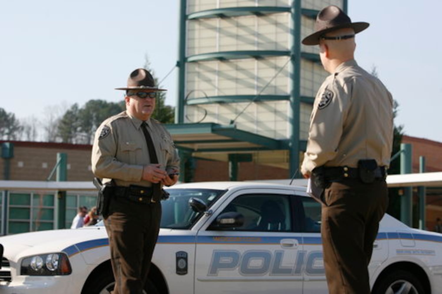 Police surround Woodstock High, remove gun