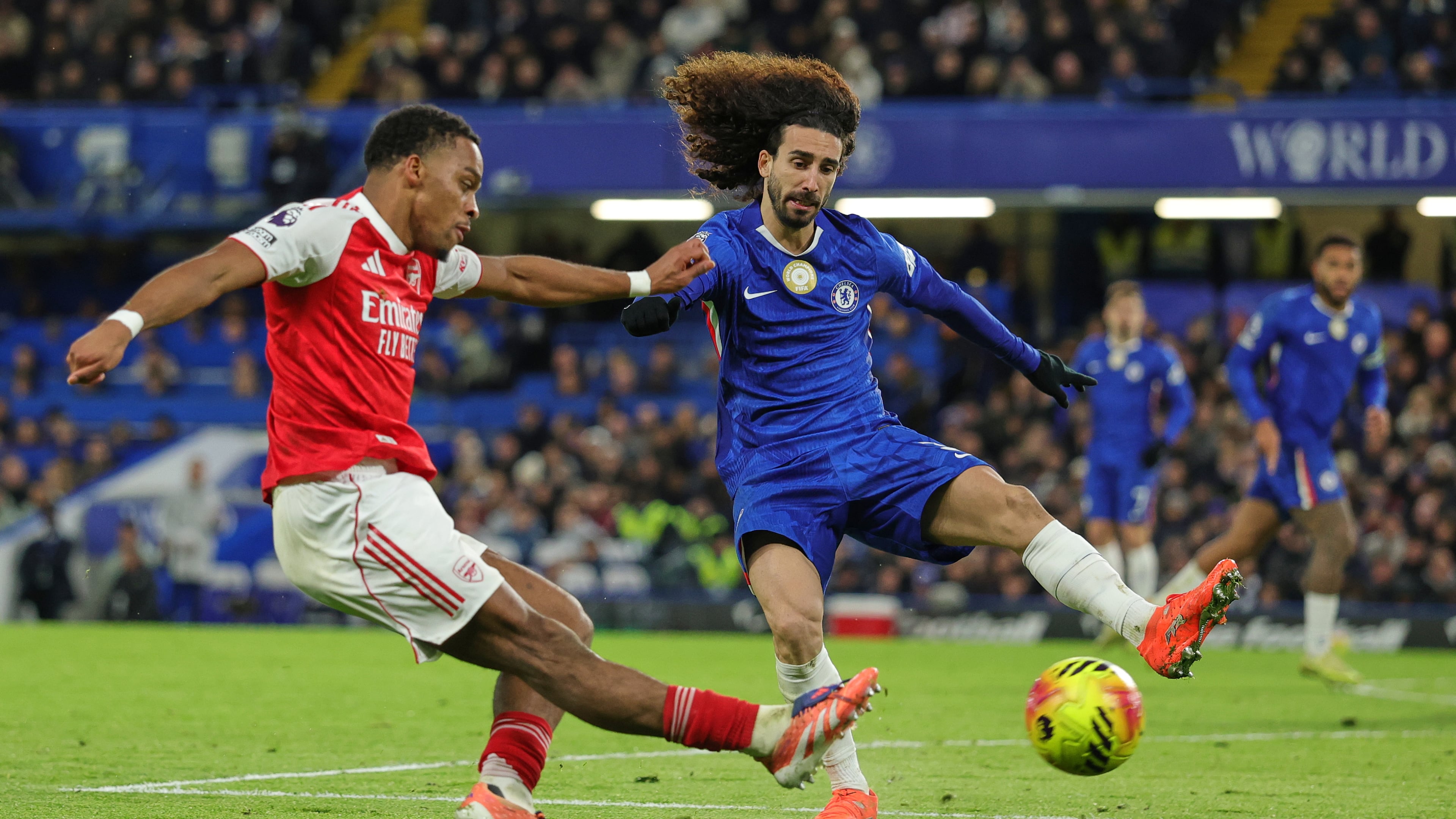 Arsenal's Jurrien Timber, left, kicks the ball ahead of Chelsea's Marc Cucurella during the English Premier League soccer match between Chelsea and Arsenal in London, England, Sunday, Nov. 30, 2025. (AP Photo/Ian Walton)