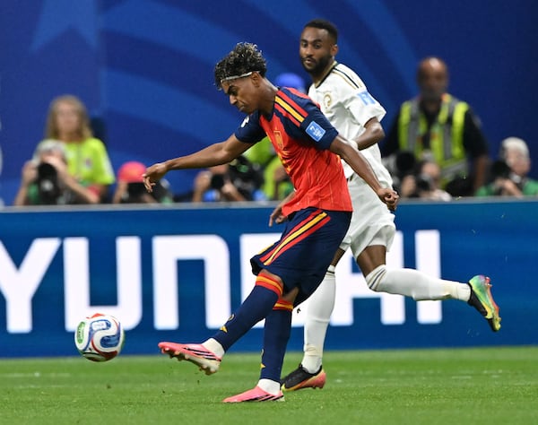 Spain's Lamine Yamal (center) kicks the ball during the first half of the Spain-Saudi Arabia World Cup match at Atlanta Stadium on Sunday, June 21, 2026. (Hyosub Shin/AJC)