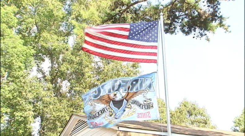 Veteran moves after HOA denies flag pole in yard