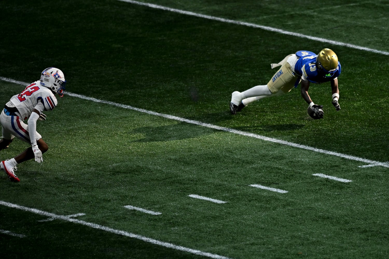 McEachern wide receiver Lamar Williams (13) misses a catch as Walton tight end Cj Jordan (12) rushes in during the second half of the Corky Kell Classic football game Saturday, August 16, 2025 at the Mercedes-Benz Stadium. (Daniel Varnado/For the Atlanta Journal-Constitution)