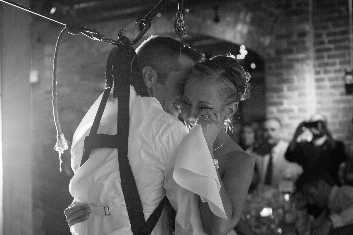 Paraplegic veteran surprises bride by standing for first dance