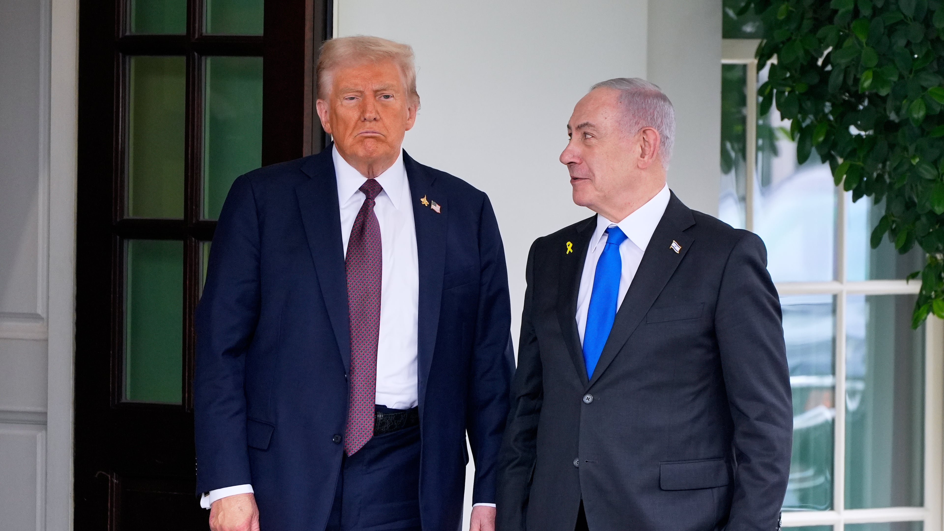 President Donald Trump greets Israeli Prime Minister Benjamin Netanyahu at the West Wing of the White House, Monday, Sept. 29, 2025, in Washington. (AP Photo/Alex Brandon)