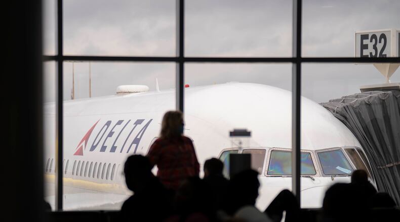 A Delta flight boards at the Hartsfield-Jackson Atlanta International Airport in Atlanta, Dec. 29, 2021. (Nicole Craine/The New York Times)