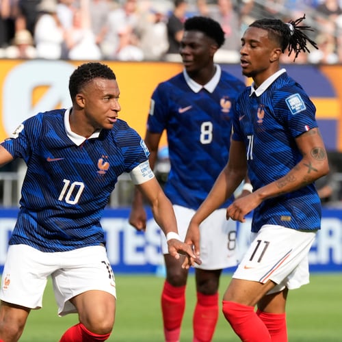 France's Kylian Mbappe, second right, celebrates with his teammates after scoring his side's opening goal during the World Cup round of 32 soccer match between France and Sweden in East Rutherford, N.J., near New York, Tuesday, June 30, 2026. (AP Photo/Seth Wenig)