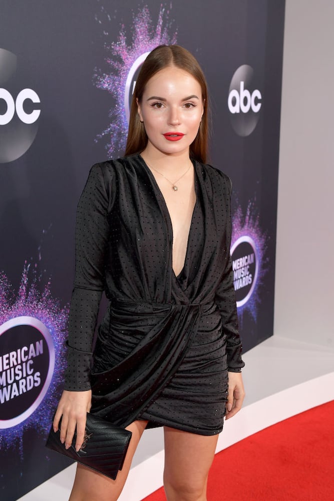 Photos: Taylor Swift stuns at 2019 American Music Awards red carpet