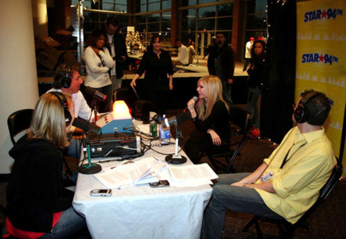 Avril Lavigne, the Jonas Brothers sell out Star 94 Jingle Jam