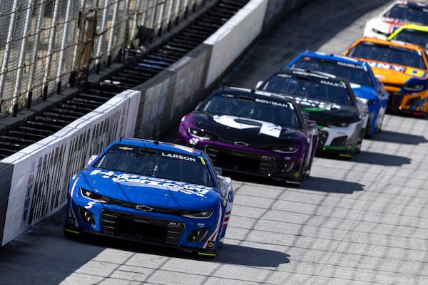 Kyle Larson (5) leads Alex Bowman (48) and others during a NASCAR Cup Series auto race, Sunday, April 13, 2025, in Bristol, Tenn. (AP Photo/Wade Payne)