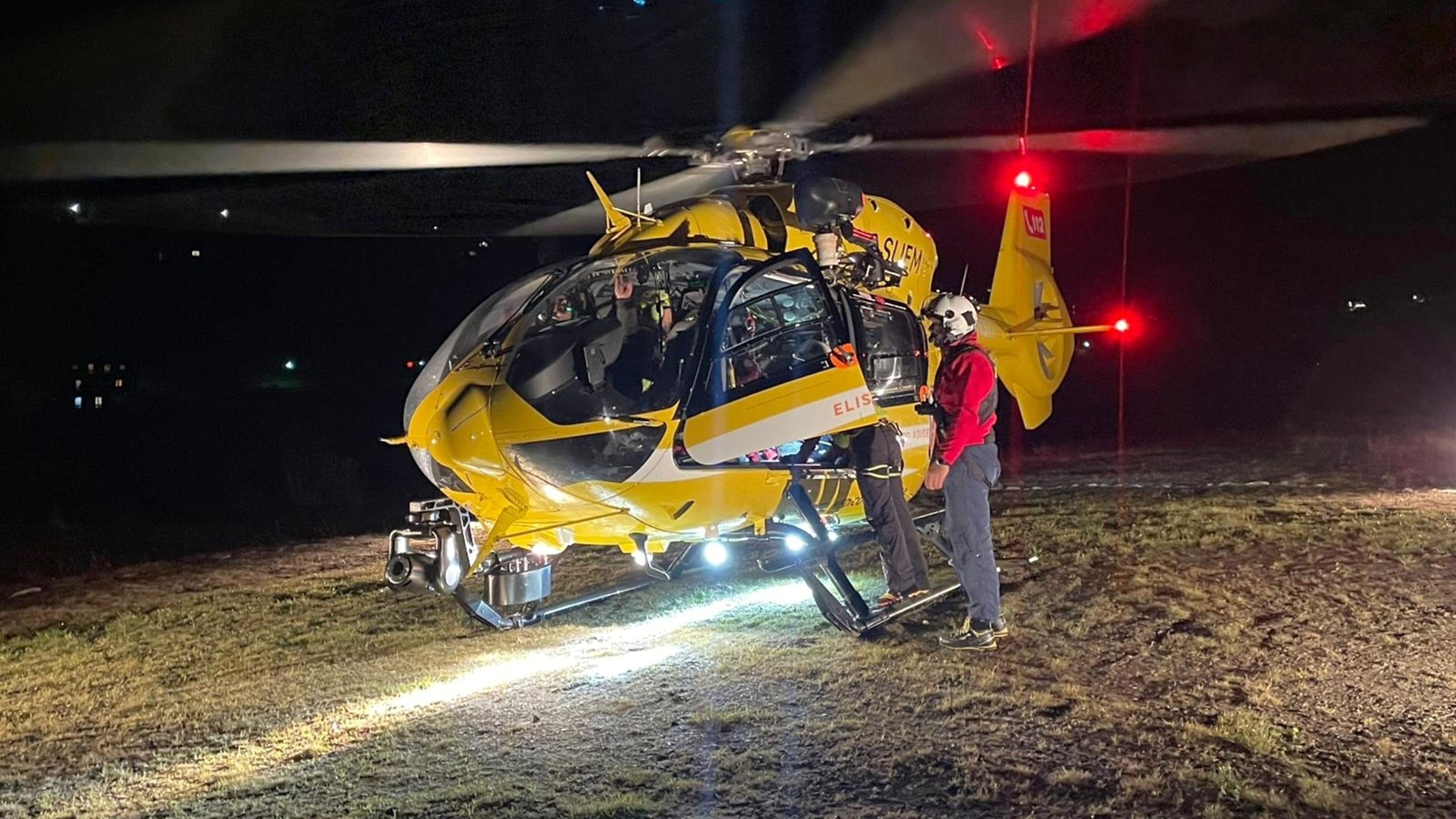 This photo released by the Italian Alpine and Speleological Rescue Corps on Sunday, Nov. 2, 2025, rescuers prepare for rescue operations with a helicopter in search of five mountaineers, all German, who were hit by an avalanche Saturday afternoon, Nov. 1, 2025, while climbing the Cima Vertana, in the Ortler mountains in Solda, Italy. (Corpo Nazionale Soccorso Alpino e Speleologico via AP)
