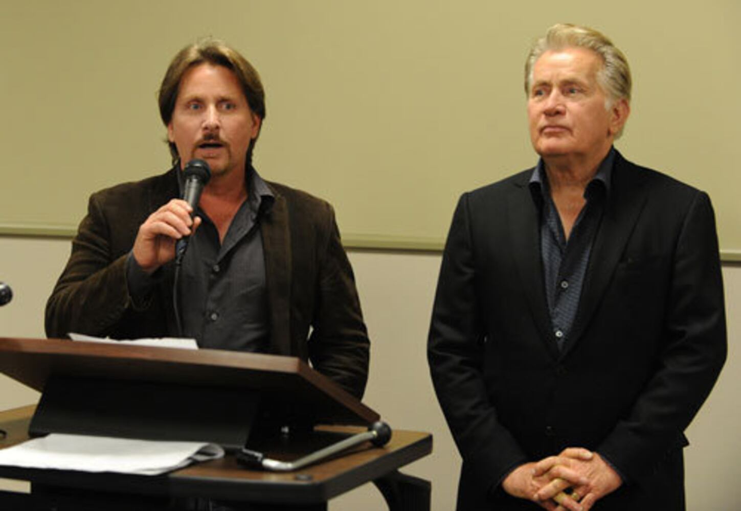 Martin Sheen, Emilio Estevez bus tour stops in Smyrna