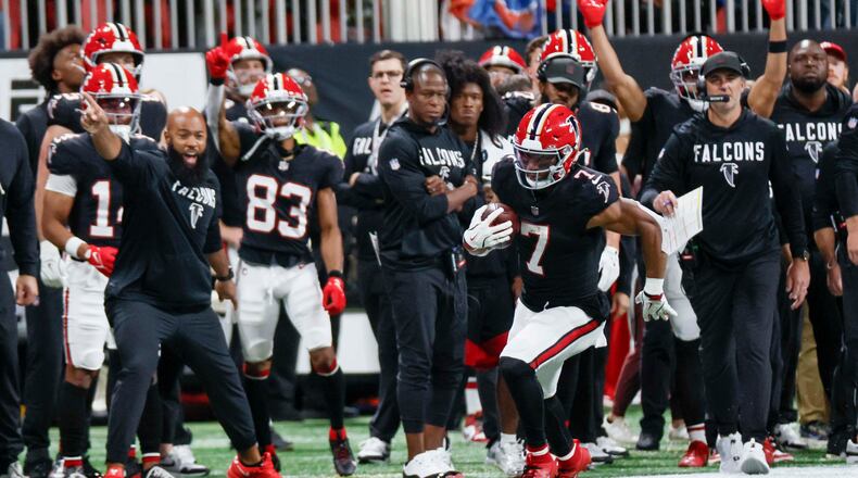 The 49ers were the first team this season to hold Falcons' running back Bijan Robinson below 100 yards from scrimmage. (Miguel Martinez/AJC)
