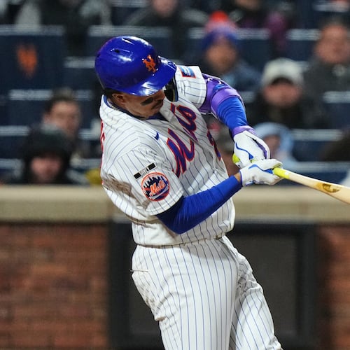 New York Mets' Mark Vientos hits an RBI single during the eighth inning of a baseball game against the Minnesota Twins Wednesday, April 22, 2026, in New York. (AP Photo/Frank Franklin II)