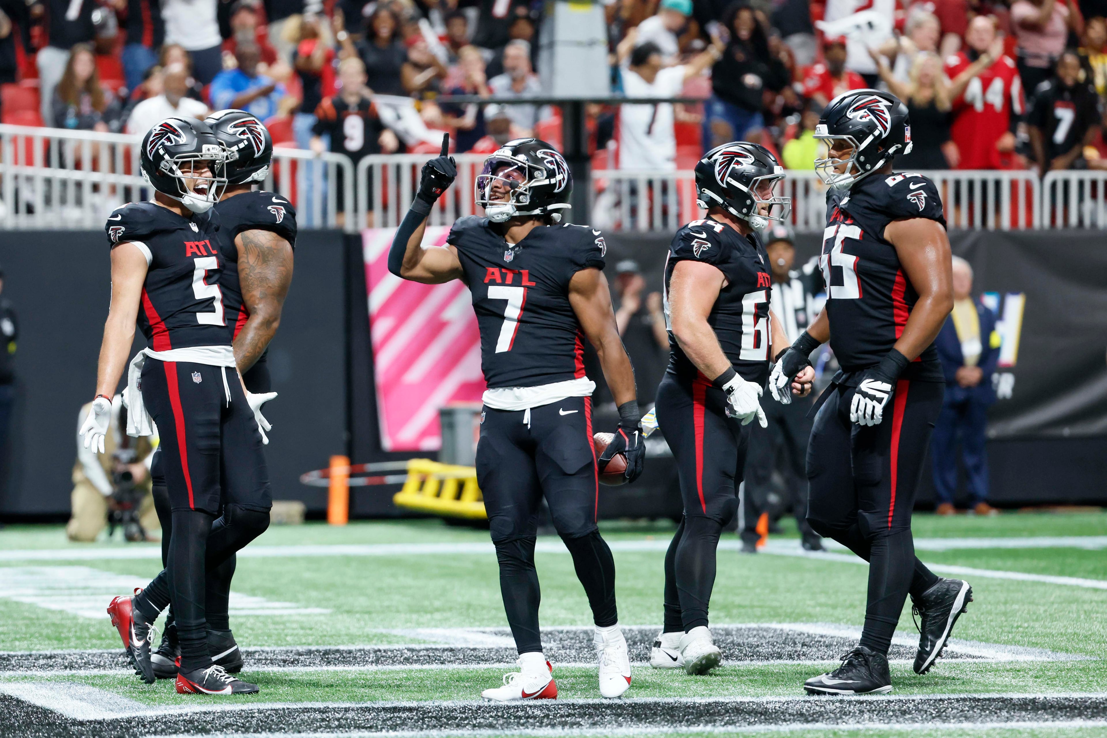 Atlanta Falcons running back Bijan Robinson (second from left) celebrates after scoring a touchdown during the first half of an NFL game against the Washington Commanders at Mercedes-Benz Stadium in Atlanta on Sunday, September 28, 2025. (Miguel Martinez/AJC)