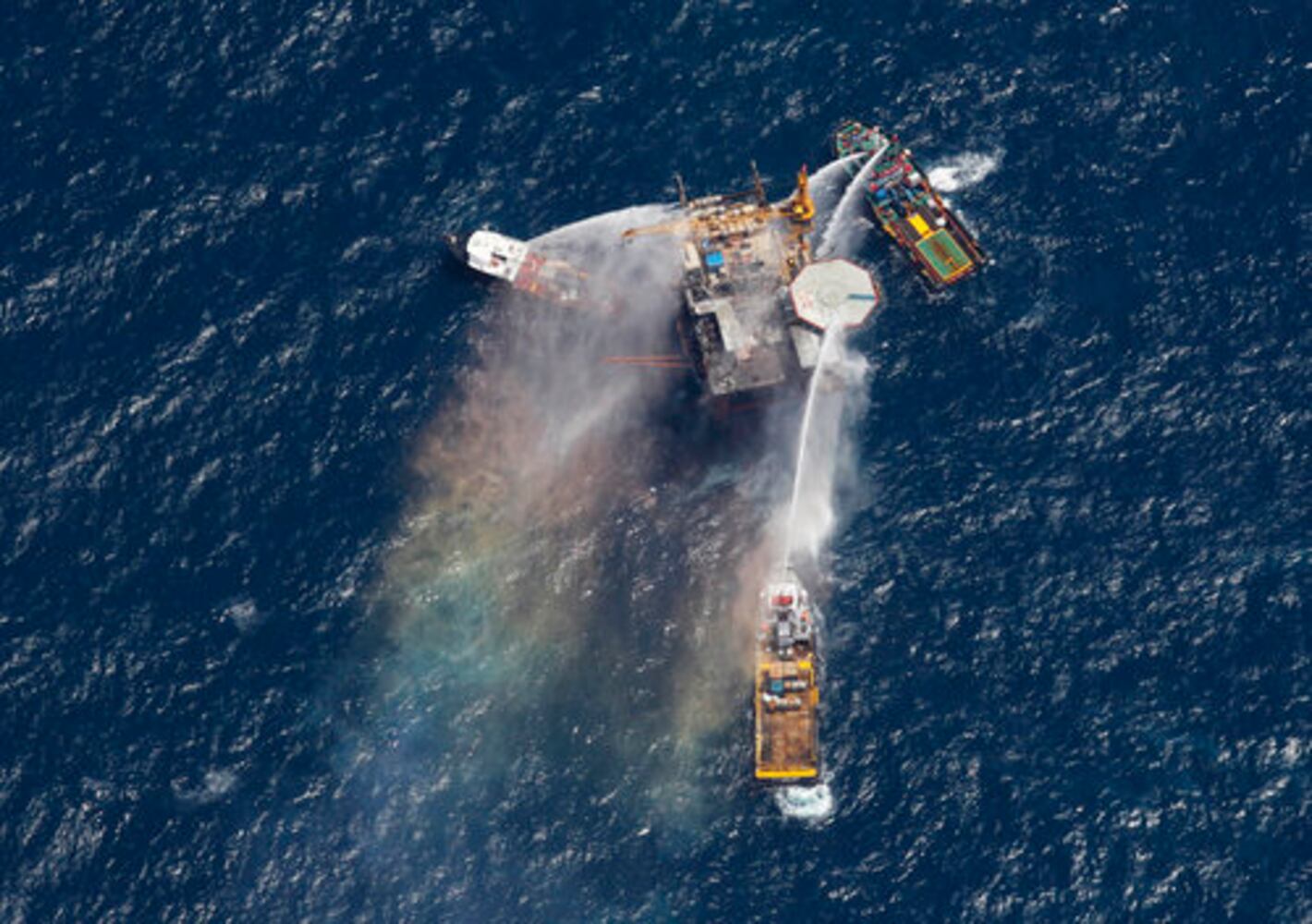 Oil rig explodes off Louisiana coast
