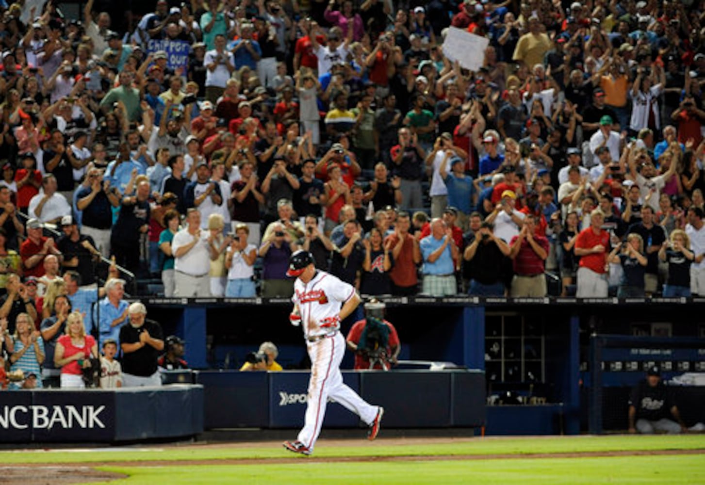 Chipper hits 2 homers on his bobblehead night