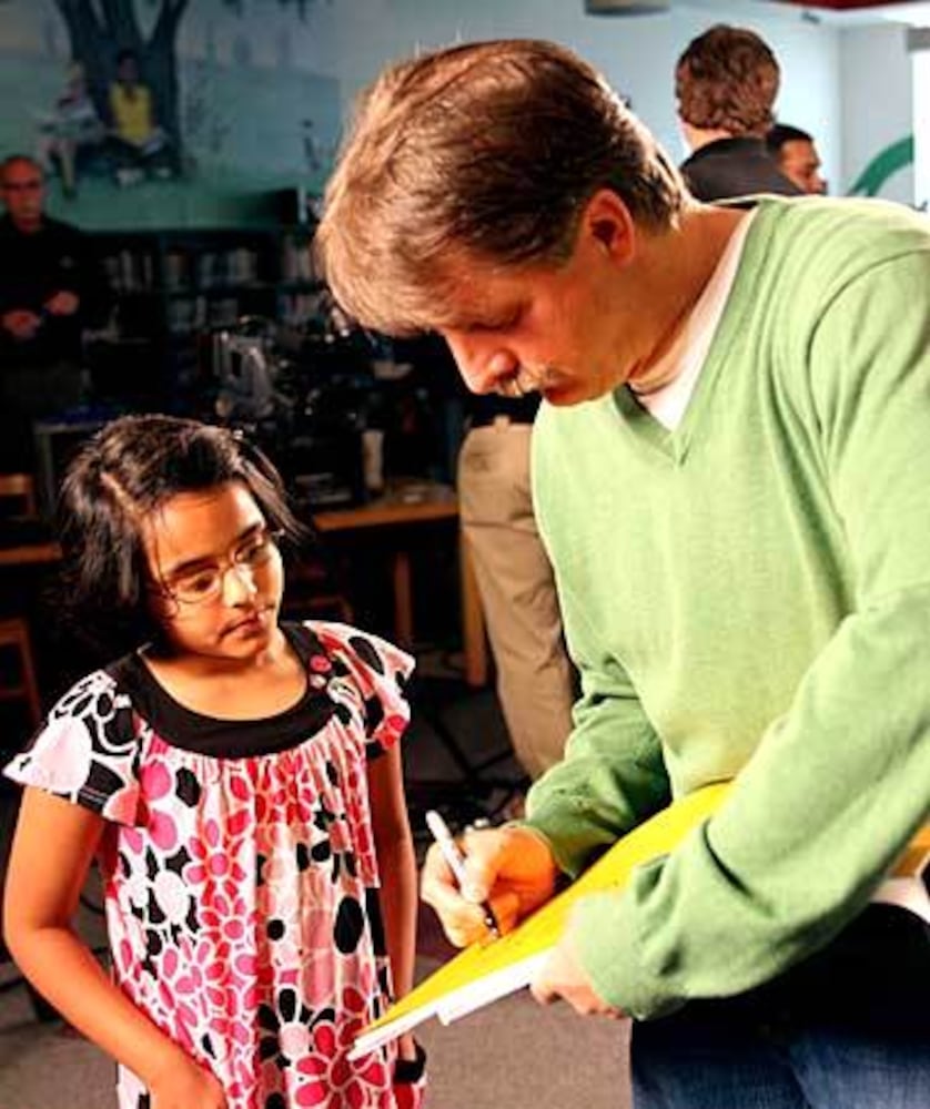 Jeff Foxworthy reads his new children's book to students in Alpharetta
