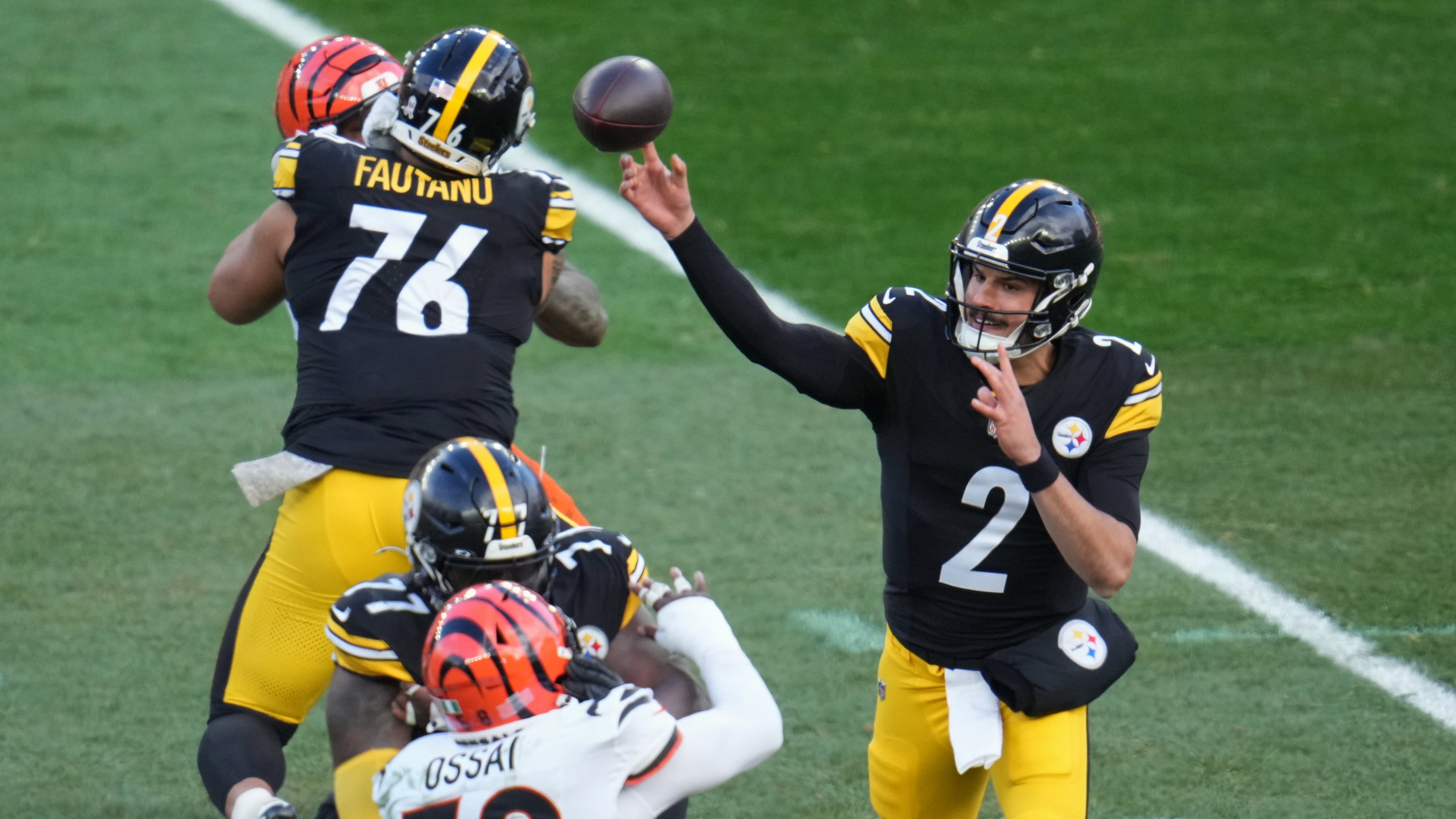 Pittsburgh Steelers quarterback Mason Rudolph (2) throws against the Cincinnati Bengals during the first second of an NFL football game Sunday, Nov. 16, 2025, in Pittsburgh. (AP Photo/Gene J. Puskar)