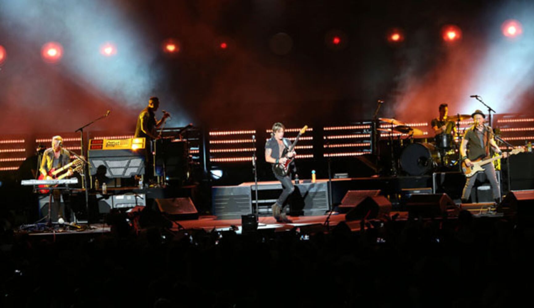 Keith Urban plays Verizon Wireless Amphitheatre