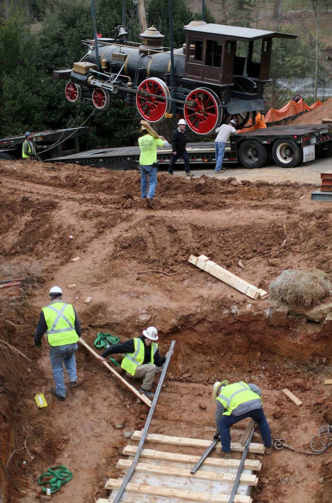 Cyclorama moves Texas train
