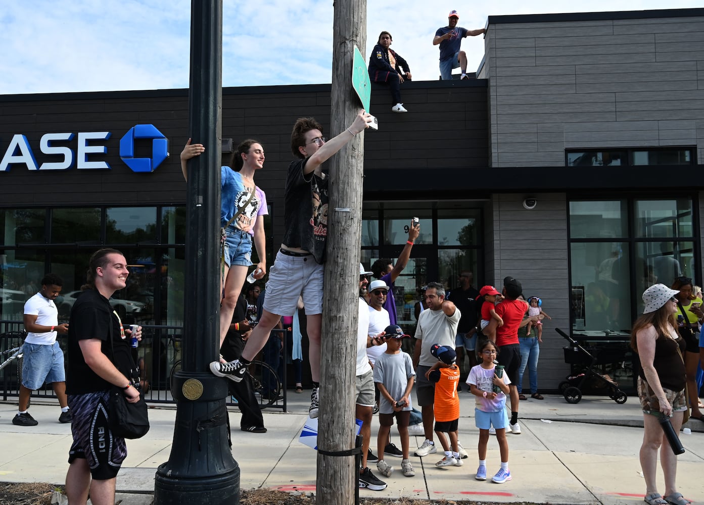 Formula 1 demo brings motorsports to Summerhill neighborhood