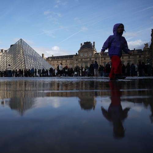 People queue to enter Le Louvre museum Monday, Oct. 27, 2025 in Paris. (AP Photo/Christophe Ena)