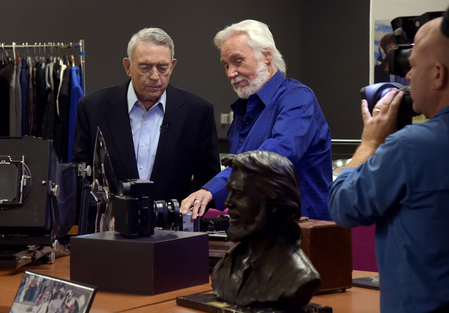 Kenny Rogers talks with Dan Rather