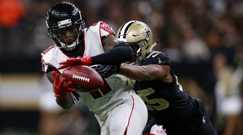 NEW ORLEANS, LOUISIANA - NOVEMBER 22: Julio Jones #11 of the Atlanta Falcons attempts to catch the ball as Eli Apple #25 of the New Orleans Saints defends during the second half at the Mercedes-Benz Superdome on November 22, 2018 in New Orleans, Louisiana. (Photo by Sean Gardner/Getty Images)