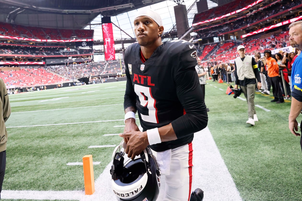 Atlanta Falcons quarterback Michael Penix Jr. leaves the field after warm-ups as the team prepares to face the Carolina Panthers at Mercedes-Benz Stadium in Atlanta on Sunday, Nov. 16, 2025. (Miguel Martinez/AJC)