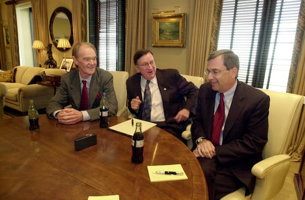 Brian Dyson (from left) then-vice chairman and chief operating officer of Coca-Cola, meets with Doug Daft, former chairman and CEO, and Steve Heyer, then-president of new business ventures.(JOEY IVANSCO/AJC 2001)