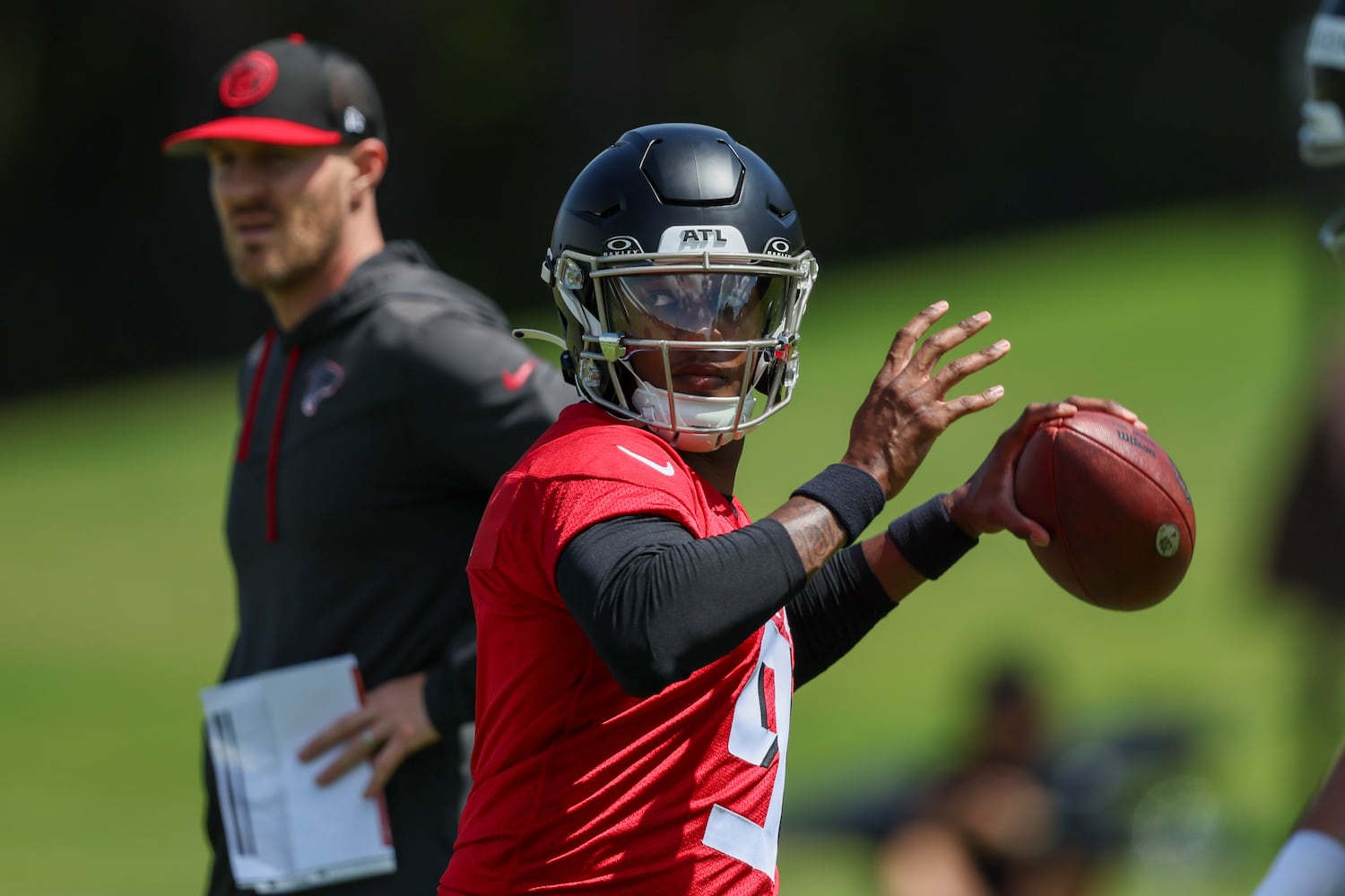 051124 falcons photo