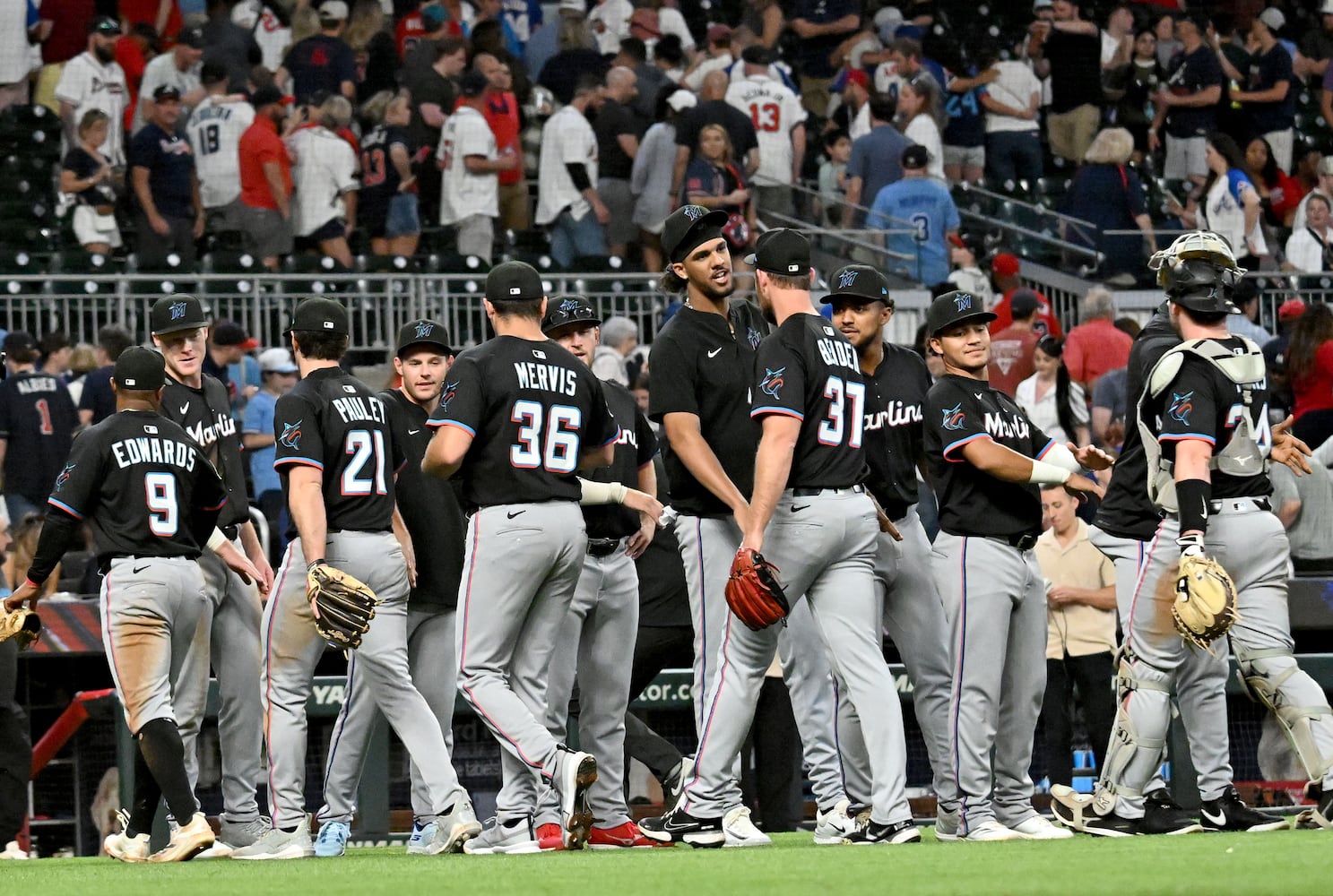 Photos: Game 2 of Braves vs Marlins