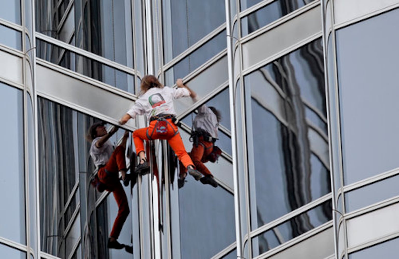 French Spiderman climbs tallest building