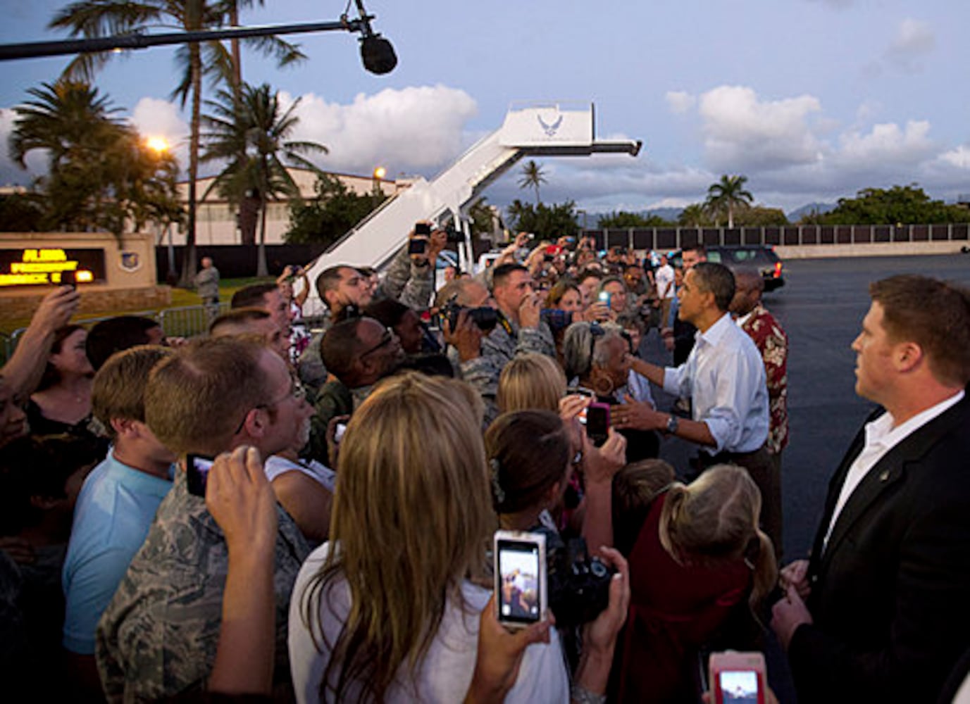 President Obama arrives in Hawaii for Christmas vacation