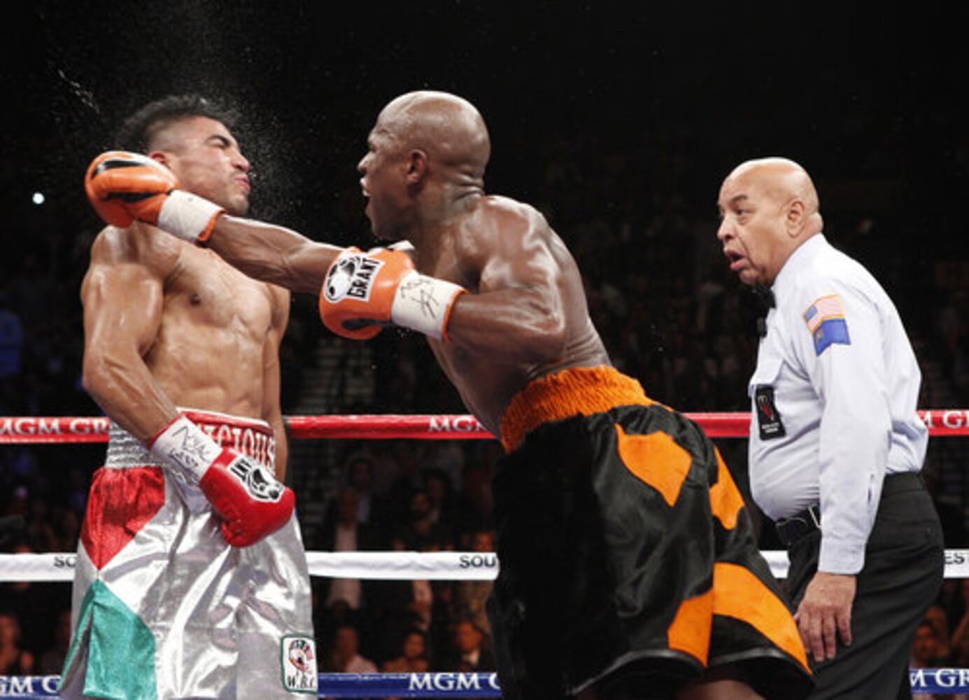 Mayweather knocks out Ortiz for WBC welterweight title