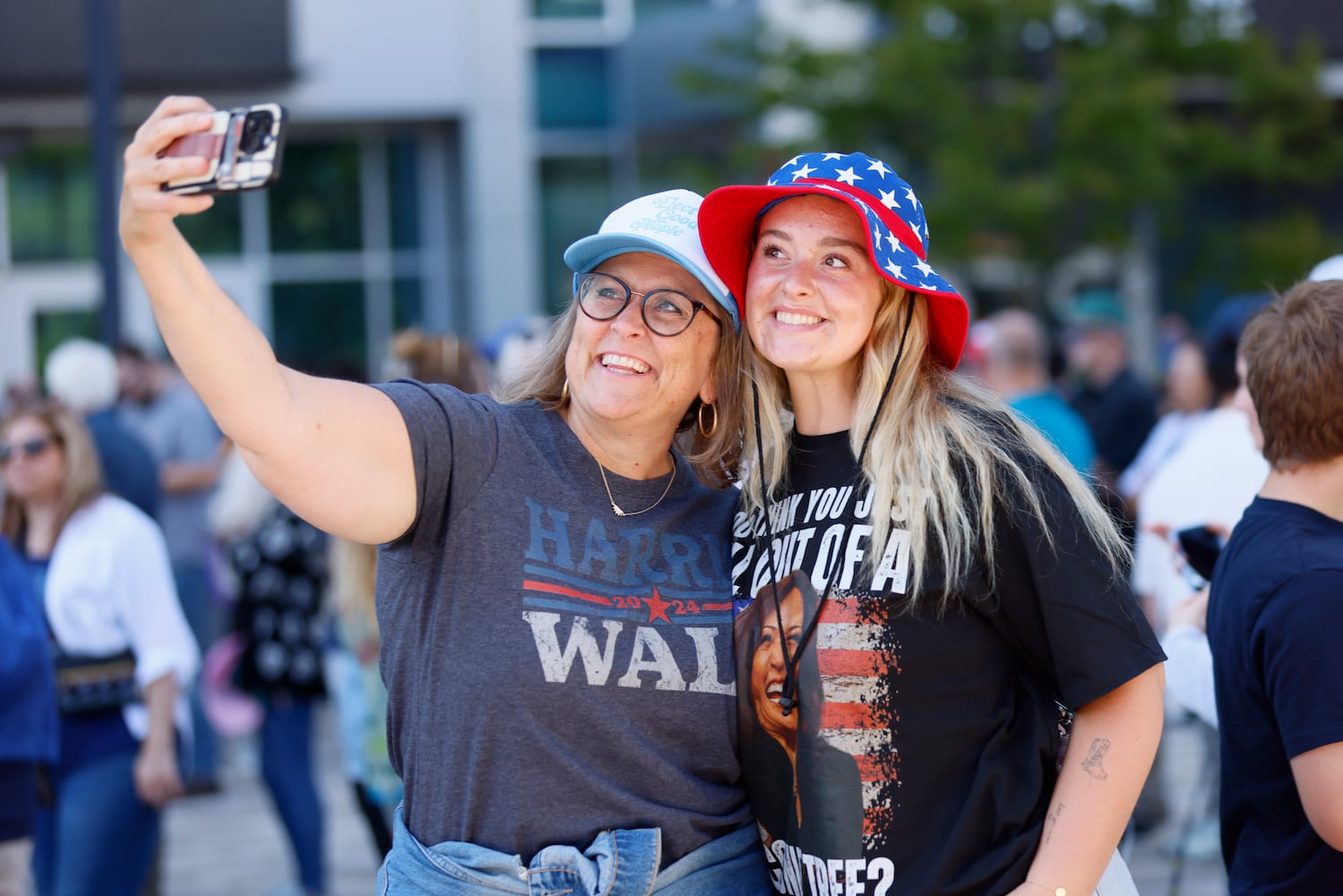 Vice President Kamala Harris and Governor Tim Walz rally