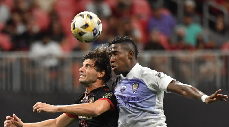 Atlanta United midfielder Santiago Sosa (left) will try to keep the team in the playoff chase. (Hyosub Shin / Hyosub.Shin@ajc.com)