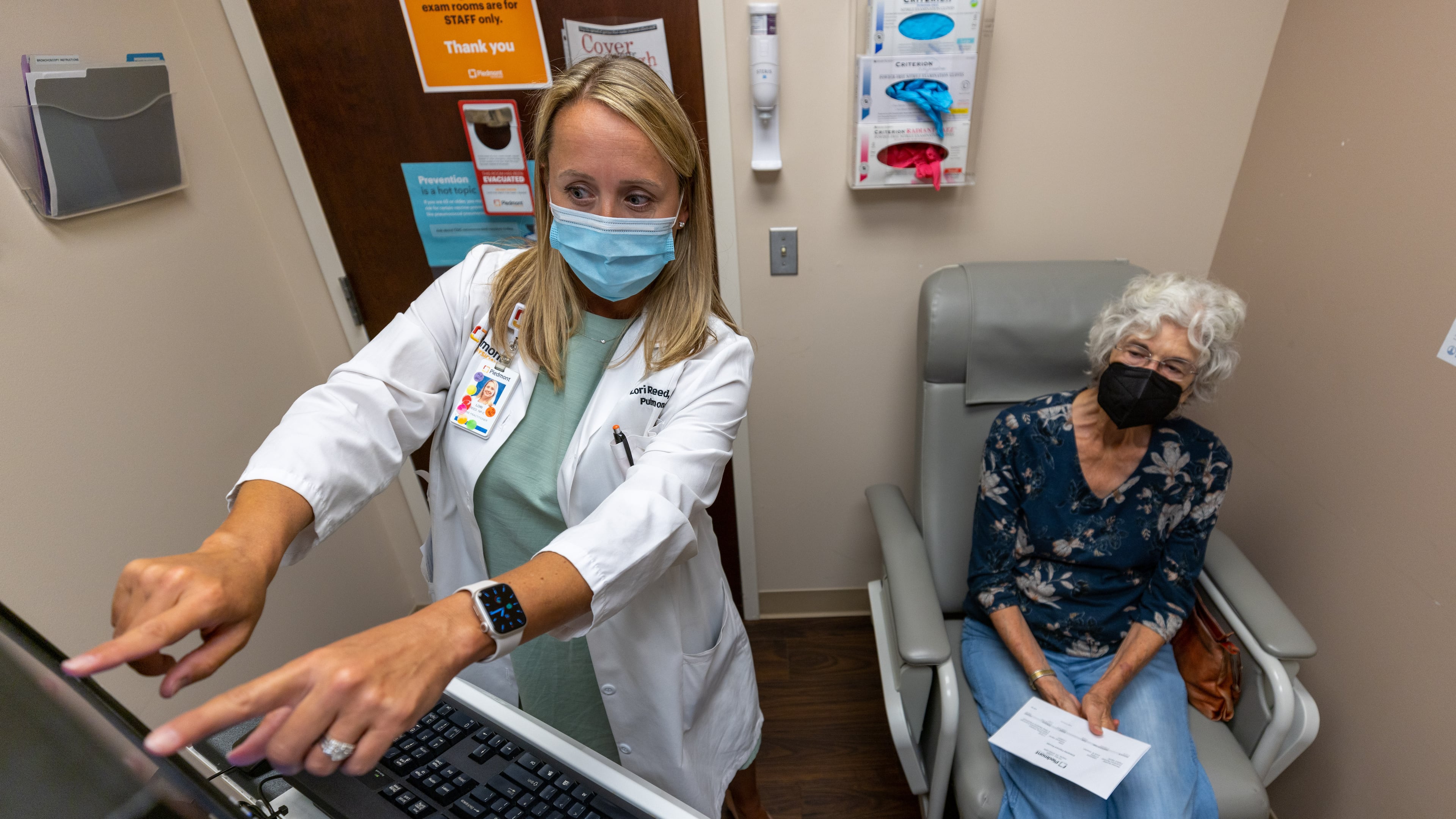 Lead Nurse Practitioner Lori Reed examines a Covid patient at Piedmont Pulmonary Covid Recovery Clinic in Atlanta in 2022. The U.S. Centers for Disease Control and Prevention mostly attributed the nationwide rise in life expectancy to fewer deaths caused by the infectious disease. (Steve Schaefer/AJC file)