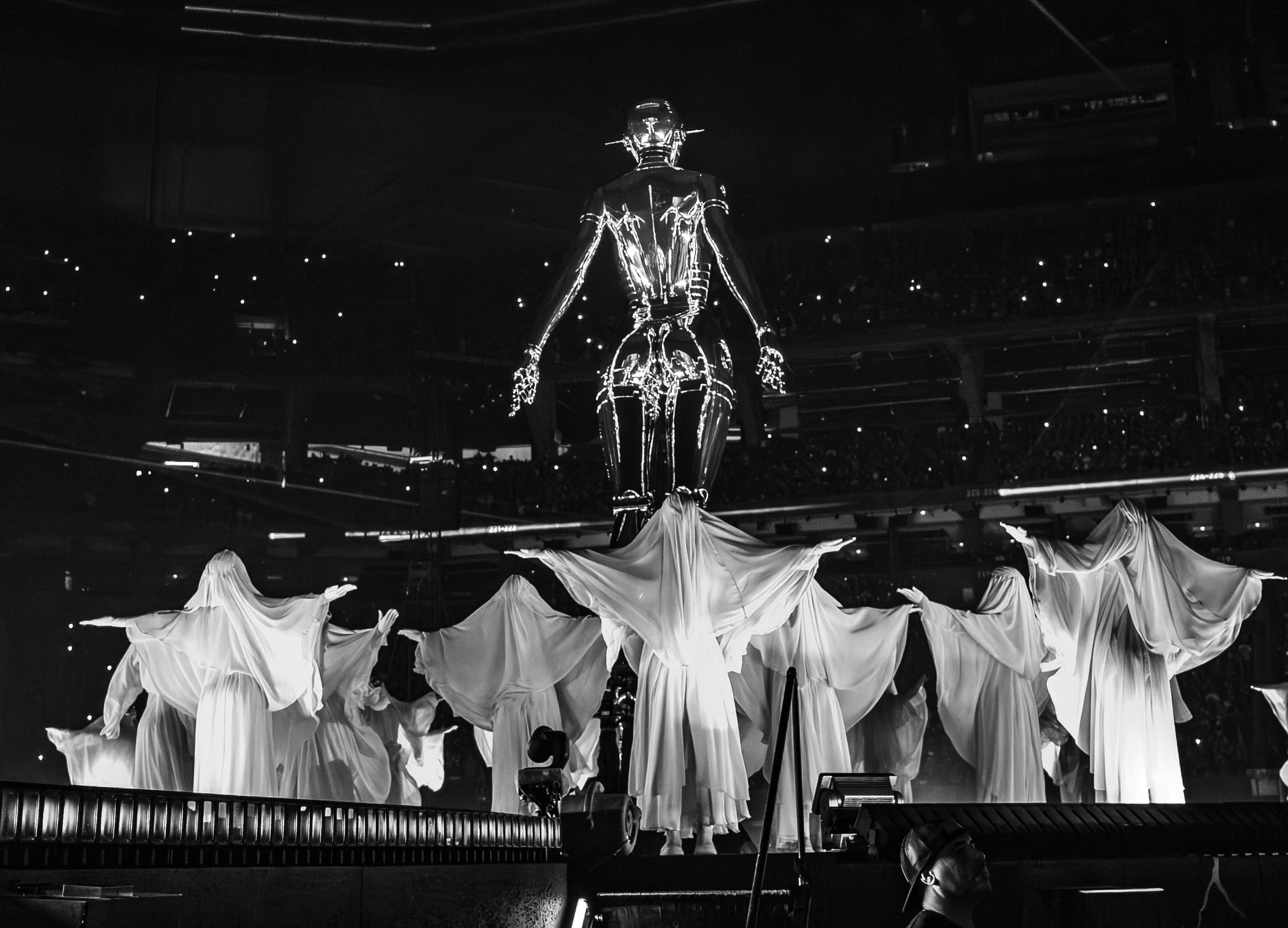 A giant, curvy and metallic statuette encapsulates the middle of Mercedes-Benz Stadium during The Weeknd's concert on Thursday, Aug. 21, 2025, in Atlanta. (Ryan Fleisher for the AJC)