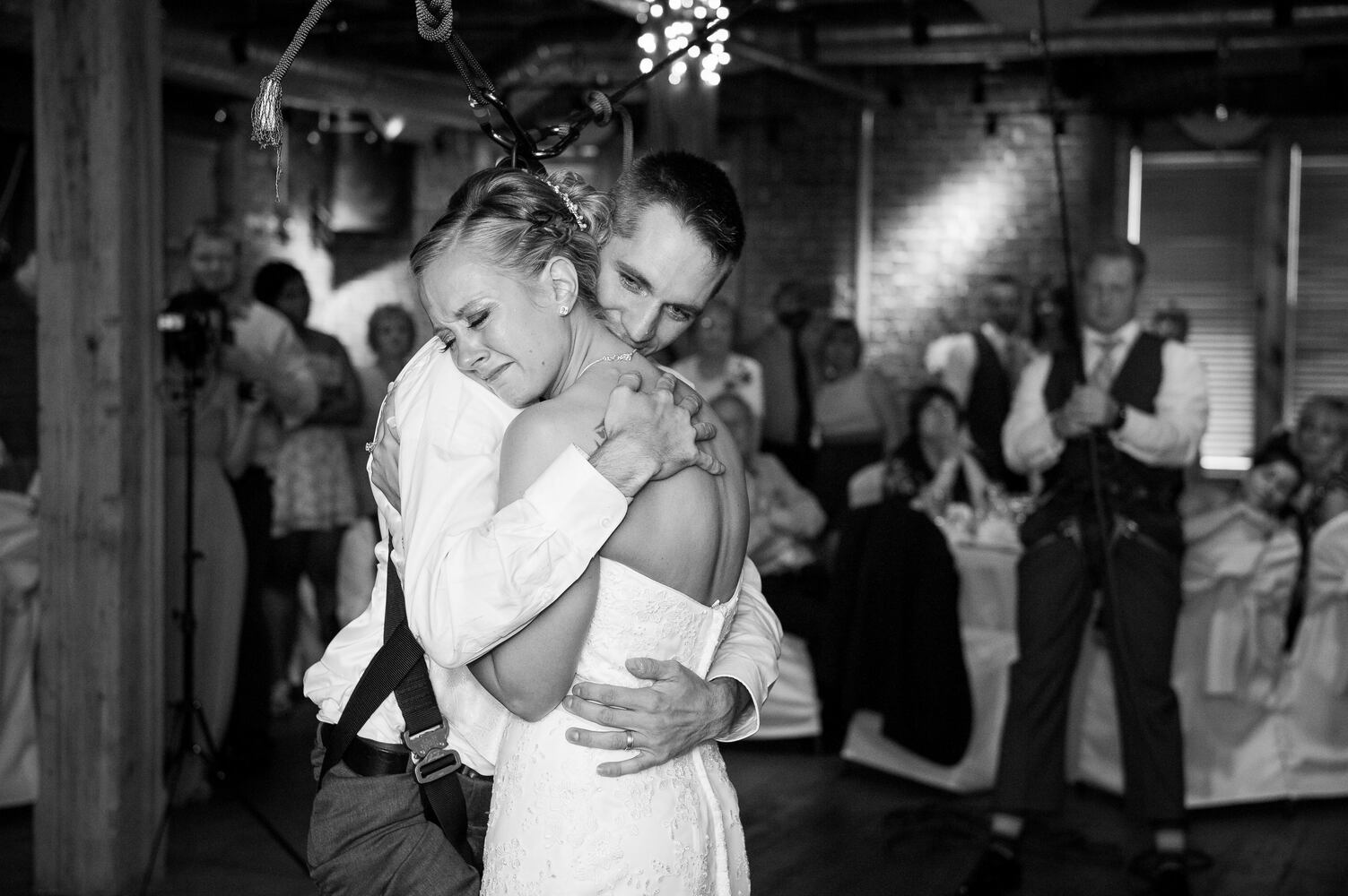 Paraplegic veteran surprises bride by standing for first dance