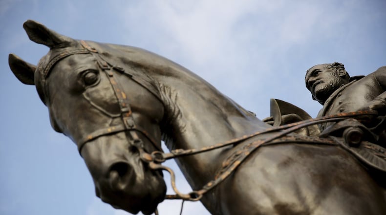 A statue of Confederate Gen. Robert E. Lee stands in Robert E. Lee Park in the Oak Lawn neighborhood of Dallas. (Andy Jacobsohn/The Dallas Morning News)