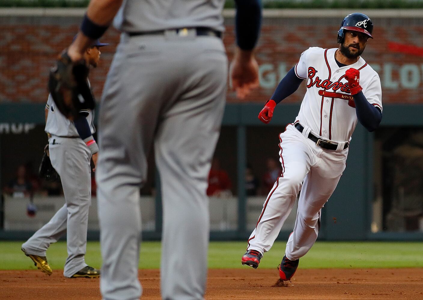 Photos: Braves open series against Brewers